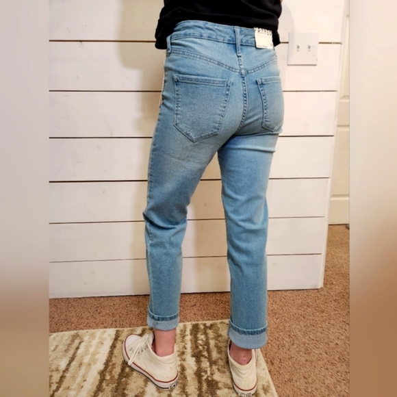 Frayed Jeans - Picture 4 of 10